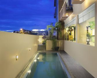 Khas Pekanbaru Hotel - Pekanbaru - Bể bơi