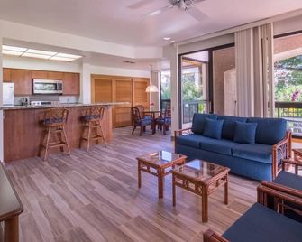 Shores Waikoloa - Remodeled 1 Bedroom Condo - Puako - Living room