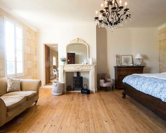 French Farm House Near St Emilion Built In 1860 With The Charm Of The Vineyards - Saint-Denis-de-Pile - Slaapkamer