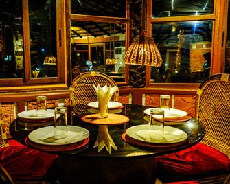 Resort Raktokorobi Karugram - Escape To Green Stay With Soul - Shānti Niketan - Restaurant