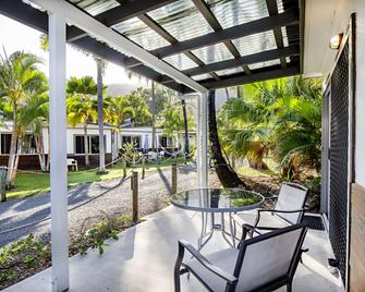 Bush Village Holiday Cabins - Airlie Beach - Patio