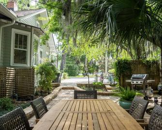 Magnolia Court Suites - Beaufort - Patio