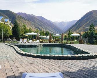 Mountain View Hot Spring Resort - Biškek - Uima-allas