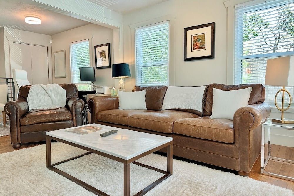 Spring Special 2026! Comfy Urban Retreat, Pet Friendly! 30+ Nt Min - Houston - Living room
