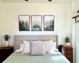 Cozy, Modern Stay: Views, Fireplace, Walk Downtown - Paonia - Habitación