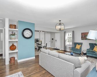 Cozy Cottage in Davidson - Davidson - Living room
