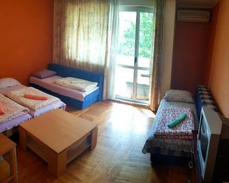 Explorer Hostel - Podgorica