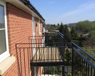 Buckingham Guest House For Contractors - High Wycombe - Balcón
