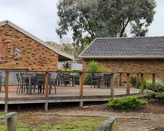 Magdala Motor Lodge & Lakeside Restaurant - Stawell - Patio