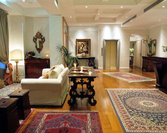 هوتل كليتونو - سبوليتو - غرفة معيشة