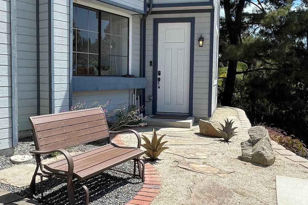 Cozy 1-bedroom condo in beautiful San Diego with AC - سان دييغو - شرفة مرصوفة