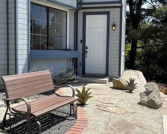 Cozy 1-bedroom condo in beautiful San Diego with AC - سان دييغو - شرفة مرصوفة