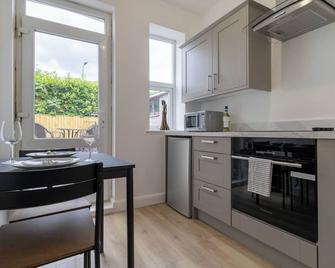 Lovely Lawns Lane - Wakefield - Kitchen