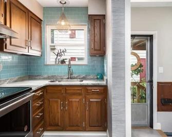 Updated clean Ranch with basement - Saint Albans - Kitchen