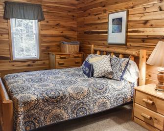 Mountaineer Cabin 6 - Hot Tub & Gas Fireplace close to New River Gorge - Hico - Habitación