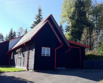 Apartment in the Ore Mountains with a panoramic view of the Auersberg - Eibenstock - Gebäude