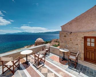 مالفاسيا تراديشينال هوتل - مونيمفاسيا - شرفة