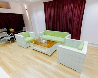 Daan Orchid Residency - Kottayam - Wohnzimmer