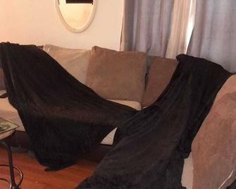 5 mins away from Jamaica and woodhaven - Queens - Sala de estar