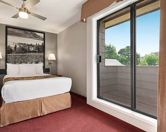 Quality Inn and Suites - Vernon - Bedroom