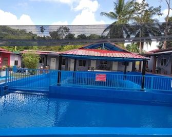 OYO Home 90554 Norfa Camp House - Changloon - Pool