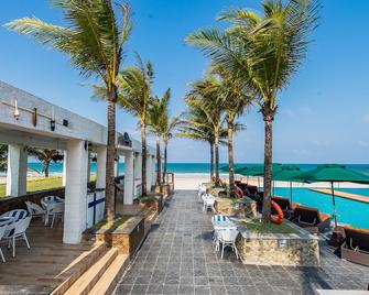 Ngwe Saung Yacht Club & Resort - Ngwesaung - Patio