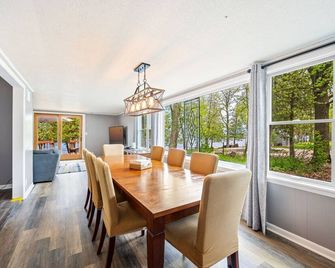 Lakefront Escape Fire Pit, Pets & Scenic Views - Sturgeon Bay - Essbereich