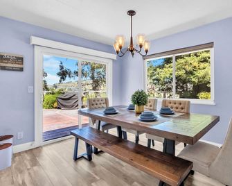Fully Remodeled home on top of the hill in Wine country with Hot Tub - Vallejo - Comedor