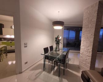 Villa 30km from the sea and 30km from Sila national park - Cosenza - Comedor