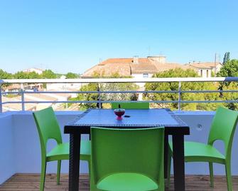 Tout confort ! Climatisation, Calme, Piscine, Parking Gratuit, Terrasse, Wifi - Carcassonne - Balcony