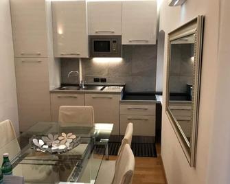 White Residence Apartment - Riva del Garda - Kjøkken