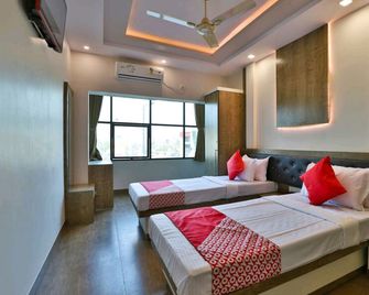 Hotel Centre Point - Mundra - Bedroom