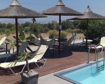 Room for rent overlooking the pool with sea views, with sea view. - Kos - Piscina
