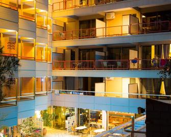 Apollonia Hotel Apartments - Vári - Edificio