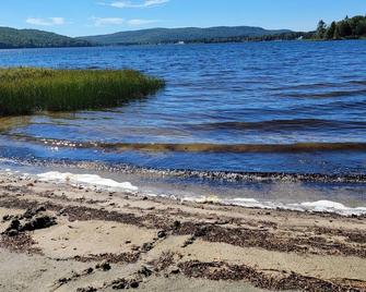 Alison Romantic Getaway with a private Hot Tub - Rivière-Rouge - Beach