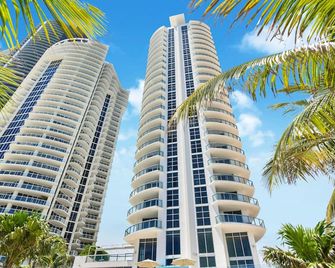 Marenas Beach Resort - Sunny Isles Beach