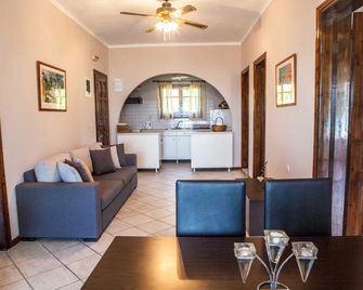Eleana apartments and studios - Agios Georgios Pagon - Living room
