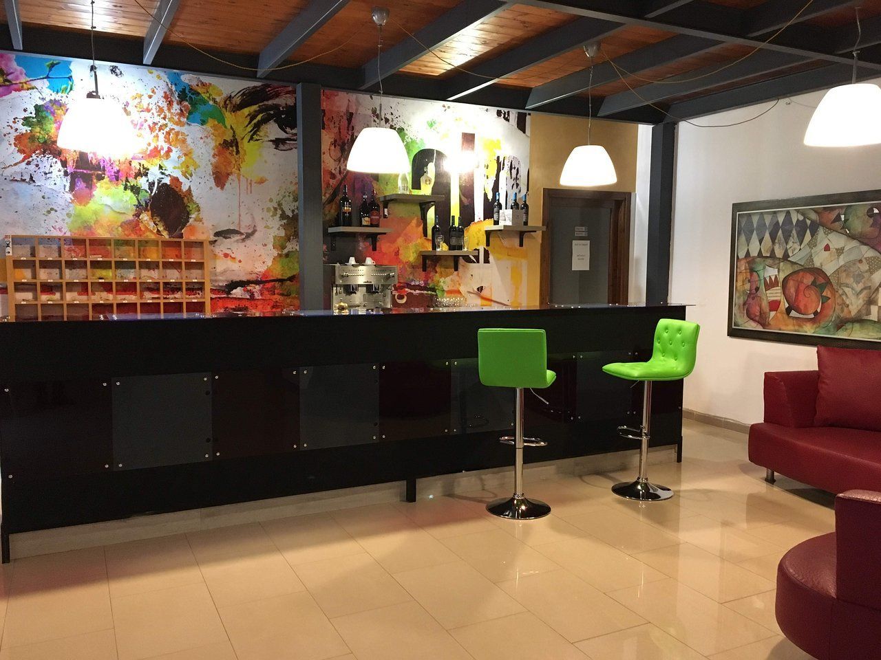 هوتل سينترالي - سرقوسة - بار