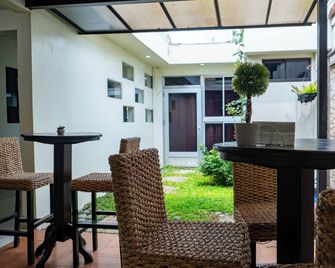 Hotel La Capilla - Suites & Apartments San Benito - San Salvador - Patio