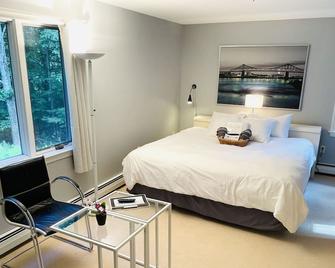 Luxurious Spa Suite with Jacuzzi, Outdoor Sauna, Plunge Pool and Steam-bath - Durham - Bedroom