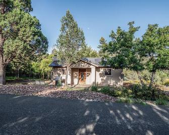 Flo #1 | Wooded Views + Great Location Near Outdoor Activities - Alto