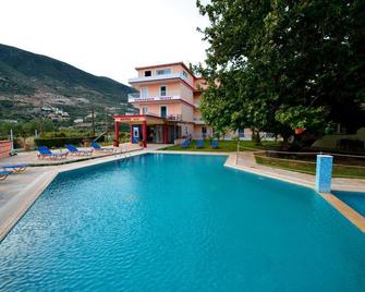 Kalias Hotel - Vasiliki - Basen