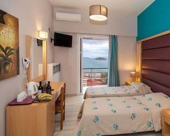 Frini Hotel - Tolo - Bedroom