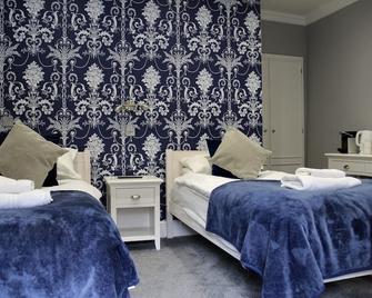 Blue Boar Hotel - Maldon - Bedroom