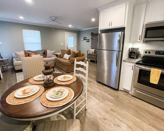 Beautiful New Guesthouse, Cottage Style, Close To Palo Duro Canyon & Wta&M - Canyon - Dining room