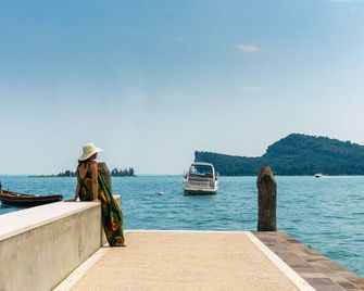 Agriturismo with Pool near Golf Course & Salò - Raffa - Toà nhà