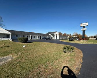 OYO Hotel Economy Inn Us-29 Danville - Danville - Будівля