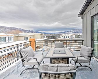 Newly-Built Lakeside Gem With Community - Huntsville - Balcony