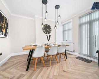 Central Gretna Luxury 4 bed - Gretna - Dining room