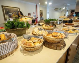 Hotel Golden Park Uberaba By Nacional Inn - Uberaba - Buffet